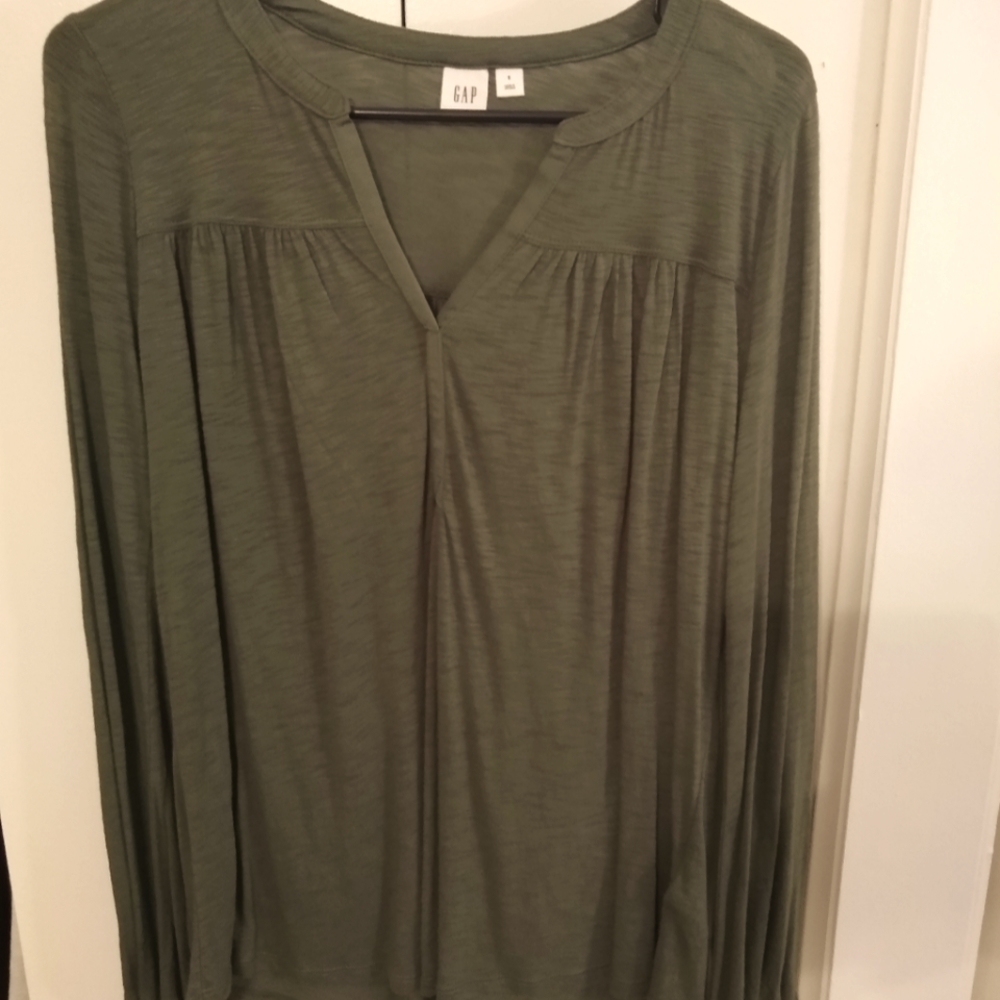 Gap long sleeve top